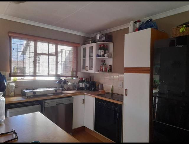 2 BEDROOM SIMPLEX FOR SALE IN POMONA